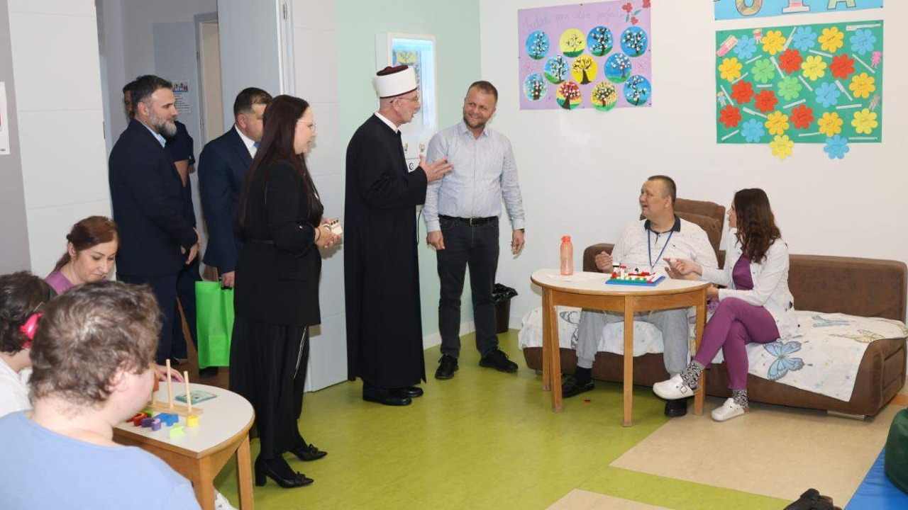 Bajramska posjeta muftije Fazlovića Centru za autizam u Tuzli