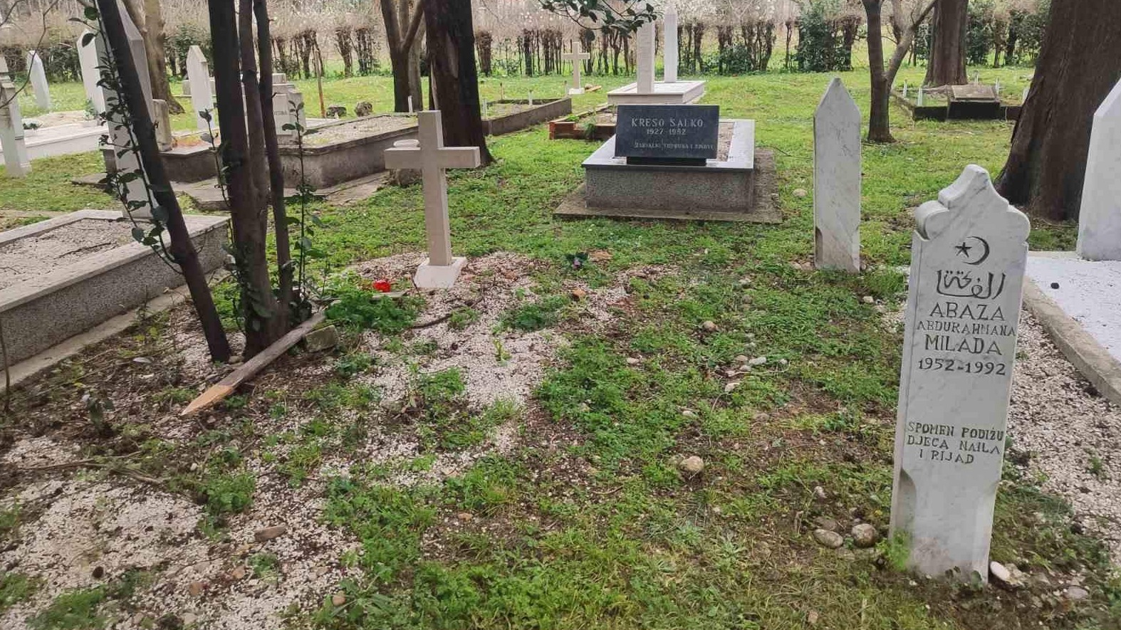 Bez najave i obrazloženja: Betonski križevi u haremu Kantarevac otvorili brojna pitanja