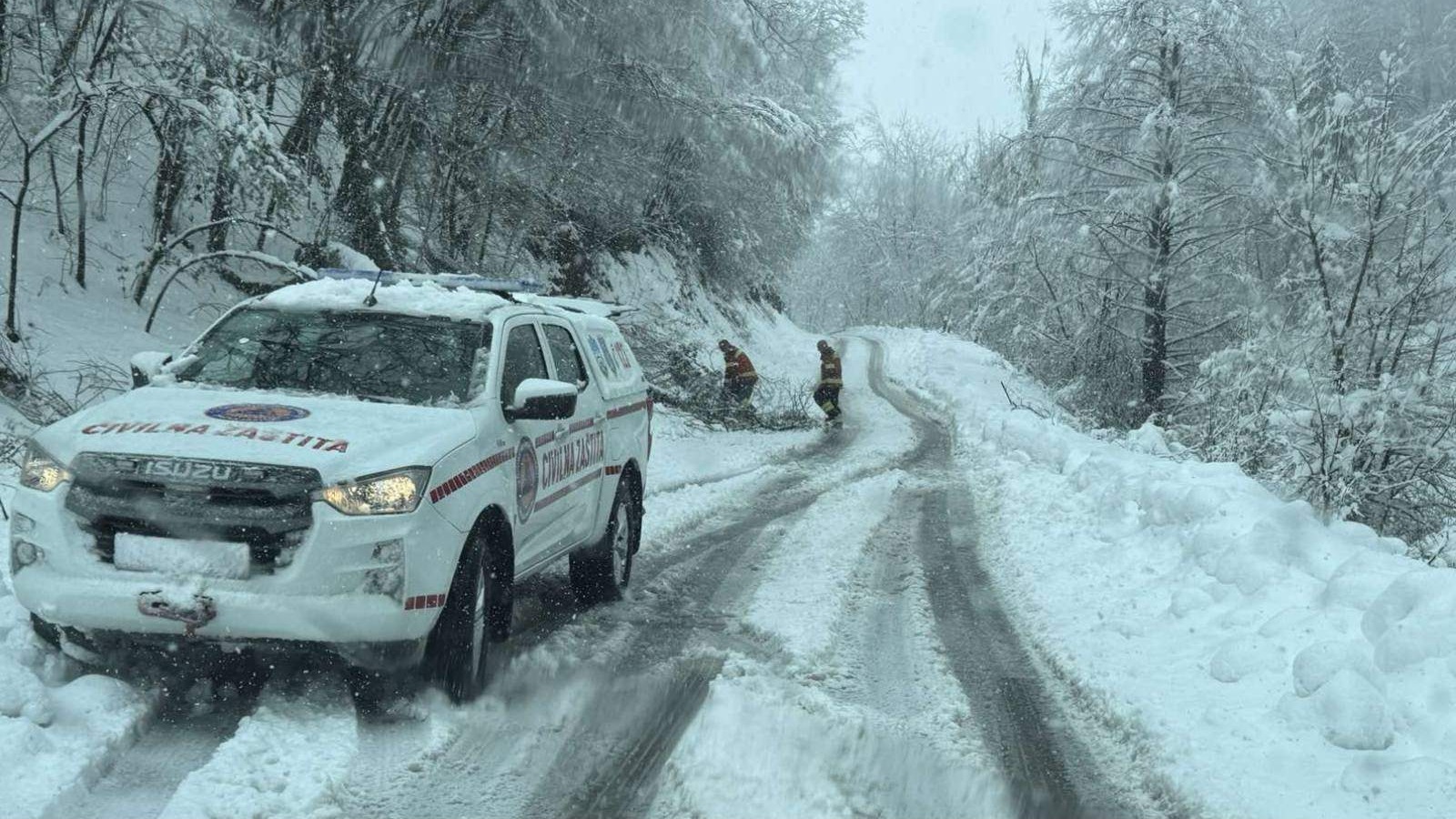 Blizu 50.000 korisnika na sjeverozapadu BiH bez struje zbog nevremena, otkazana nastava