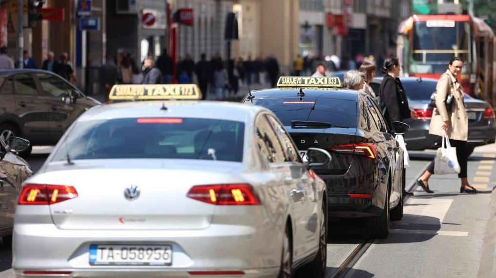 Taksi usluge u Sarajevu poskupile, u Banjoj Luci cijene ostaju iste