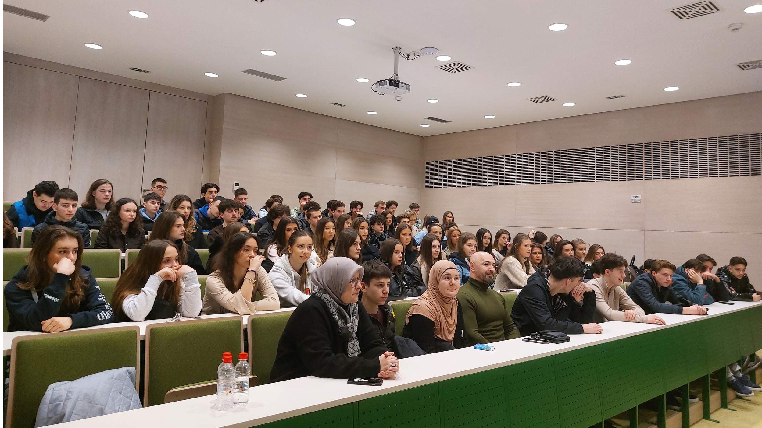 Mladi iz Norveške posjetili Rijaset Islamske zajednice u BiH