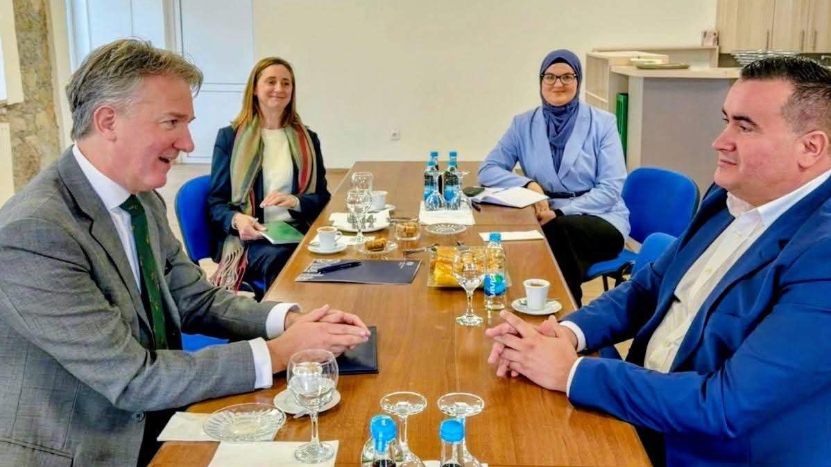 Ambasador Velike Britanije posjetio medžlise Gacko i Bileća: Fokus na povratnike i međunacionalne odnose