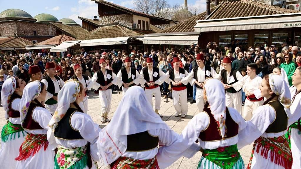 Svečani defile kulturno-umjetničkih društava povodom 6. aprila