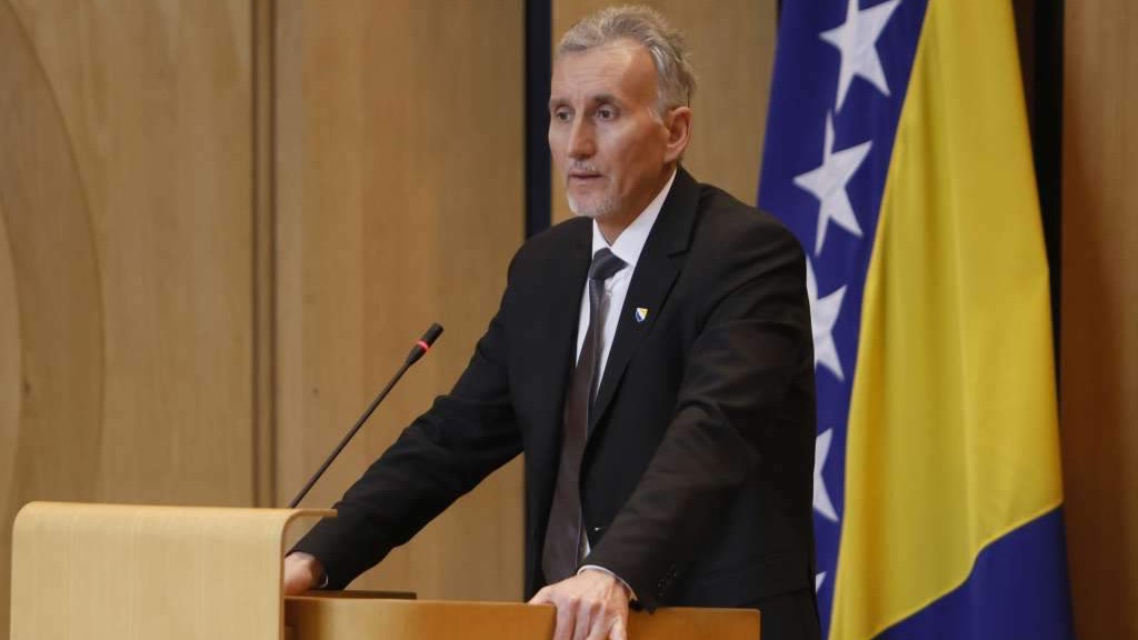 Ademović: Većina od oOsam delegata koji mogu usvojiti bilo koji zakon razlog je blokada u Domu naroda