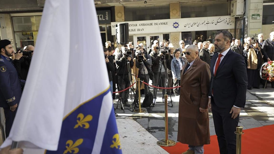 Delegacije položile cvijeće ispred spomenika Vječna vatra