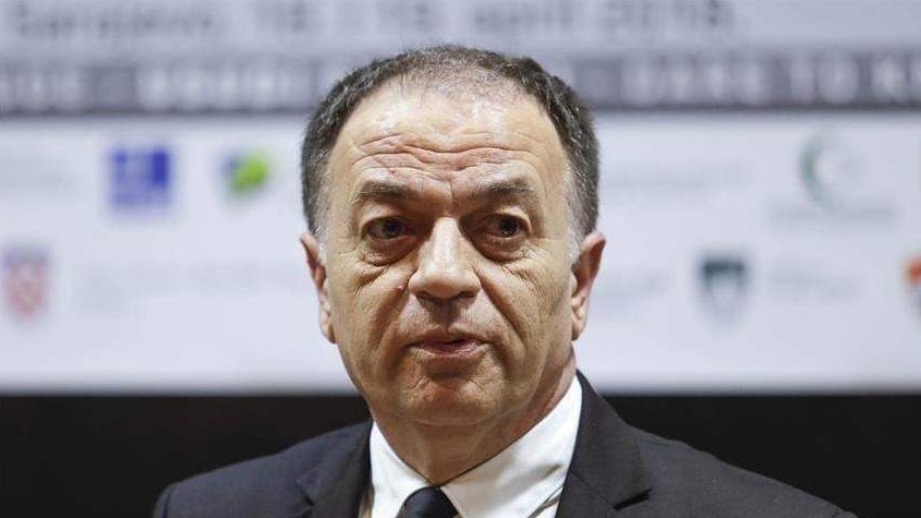 Velikodržavnim revizionizmom i negacijom i protiv zastave s ljiljanima