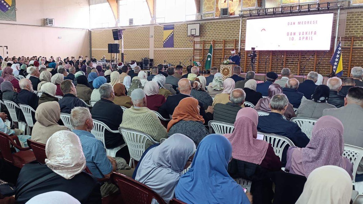 Svečana akademija u čast znanja i vakifa u Medresi u Cazinu