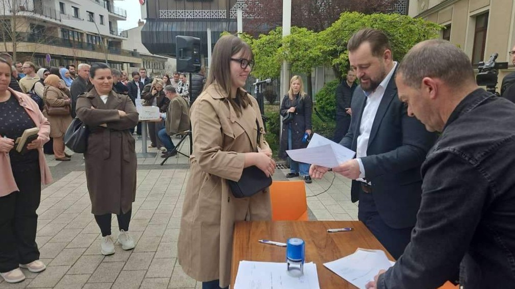 Cazin: Potpisani ugovori za 282 studentske stipendije, izdvojeno 550.000 KM