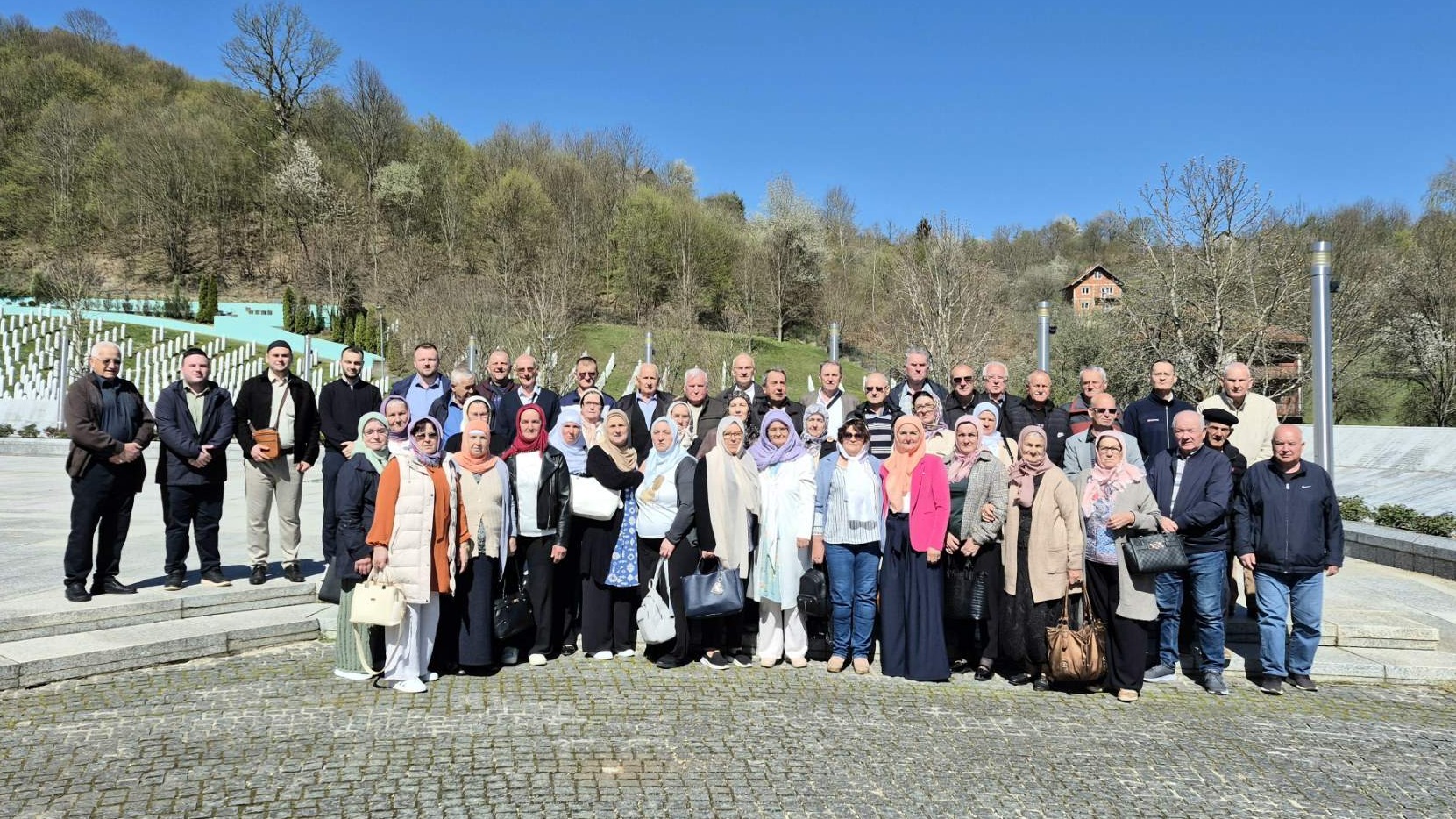 Džematlije iz Gračanice posjetili Potočare i Srebrenicu