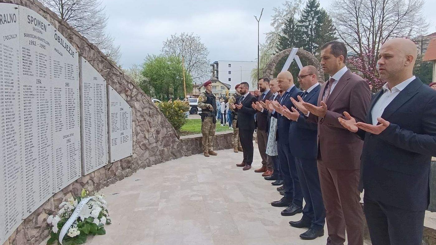 Maglaj: Obilježen Dan Armije RBiH i otvoreno spomen-obilježje šehidima i poginulim braniocima