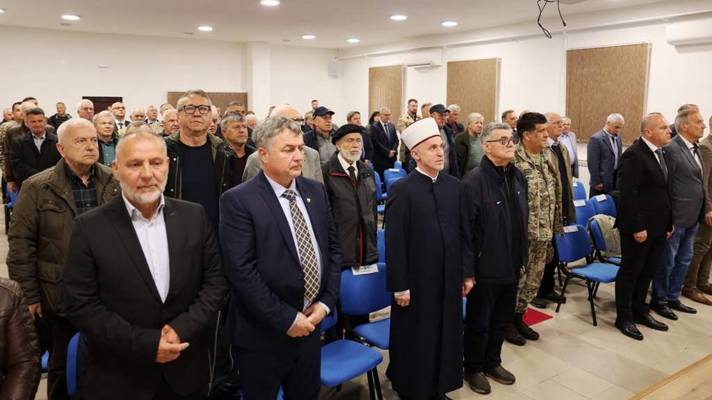 Obilježen Dan Armije RBiH u Bihaću: Istaknuta njena odbrambena i moralna uloga