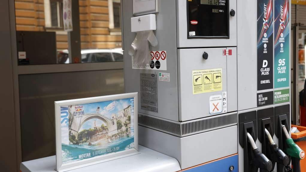 Cijene goriva u FBiH: Benzin blago poskupio, dizel pojeftinio za jedan fening