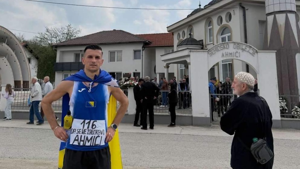 Reprezentativac Abedin Mujezinović istrčao iz Zenice do Ahmića 23 kilometra u spomen na 116 žrtava