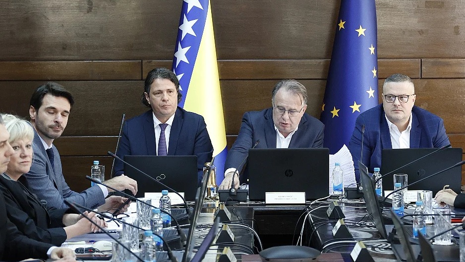 Vlada FBiH: 50.000 KM direktne podrške Organizacionom odboru za obilježavanje genocida u Srebrenici