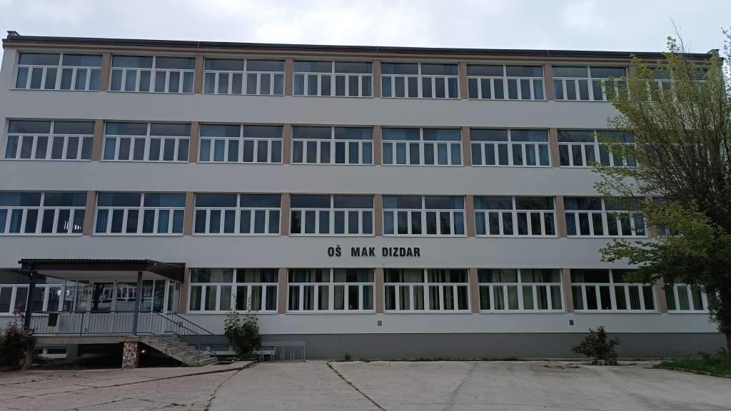 Osnovne i srednje škole u Zenici zbog prijetnji prelaze na 'nastavu na daljinu'
