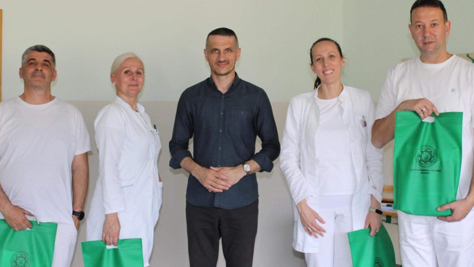 Maturanti Karađoz-begove medrese u humanitarnoj akciji darivanja krvi