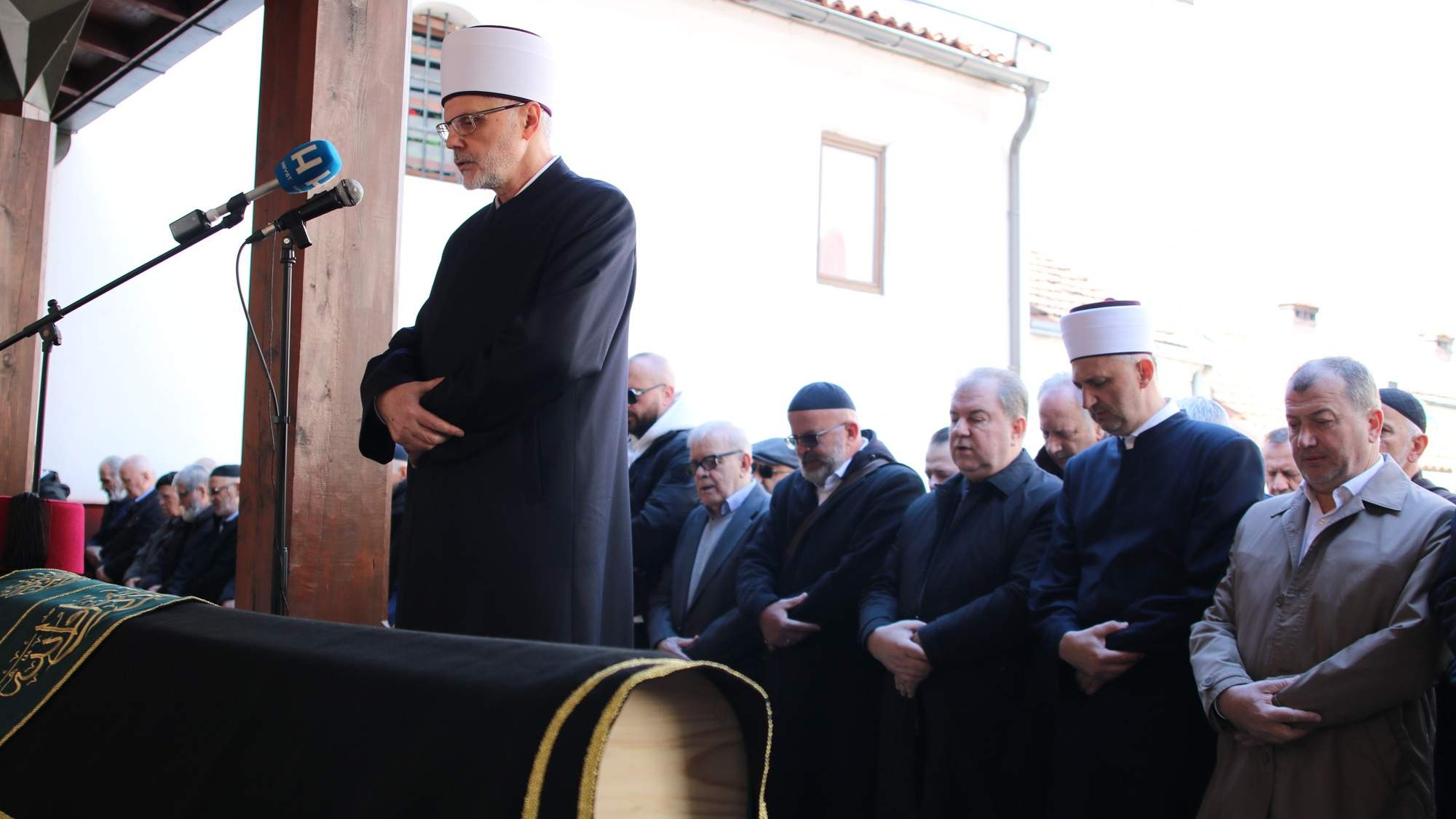 Klanjana dženaza profesoru Orhanu Bajraktareviću: Nije se dao ukalupiti u zadane obrasce ponašanja