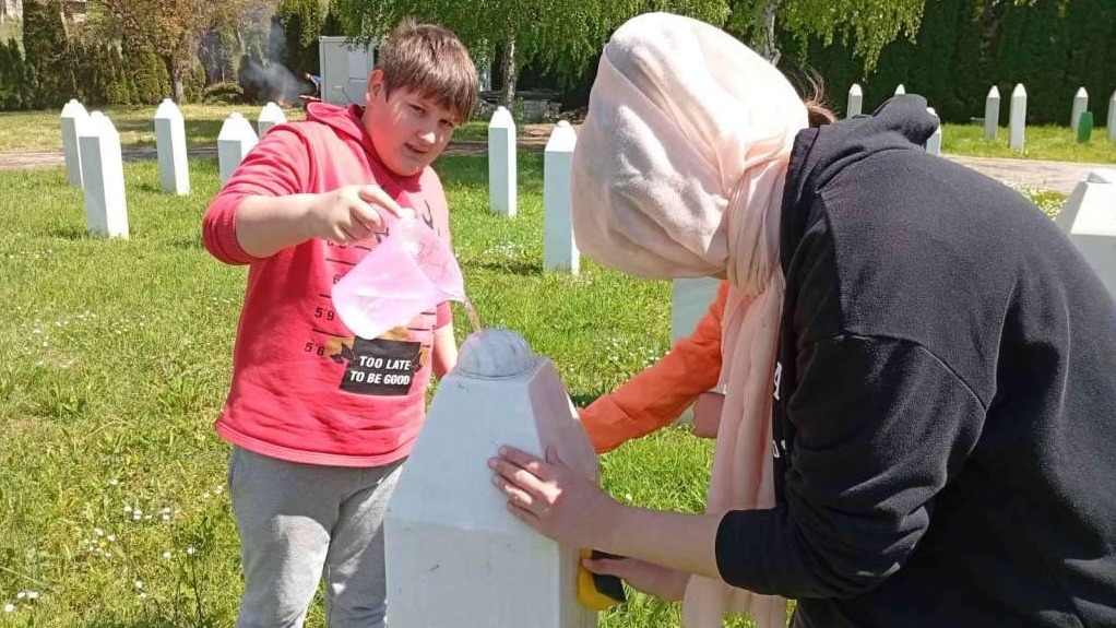 Bratunac: Obilježen "Dan bijelih nišana" u Veljacima