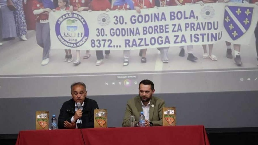 Bosanska Krupa: Promovisana knjiga 'Srebrenica ožiljci' i premijerno prikazan film o Maršu mira