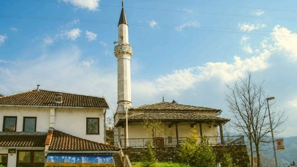 Zanimljivosti o bosanskohercegovačkim džamijama: Džamije s munarama s lijeve strane