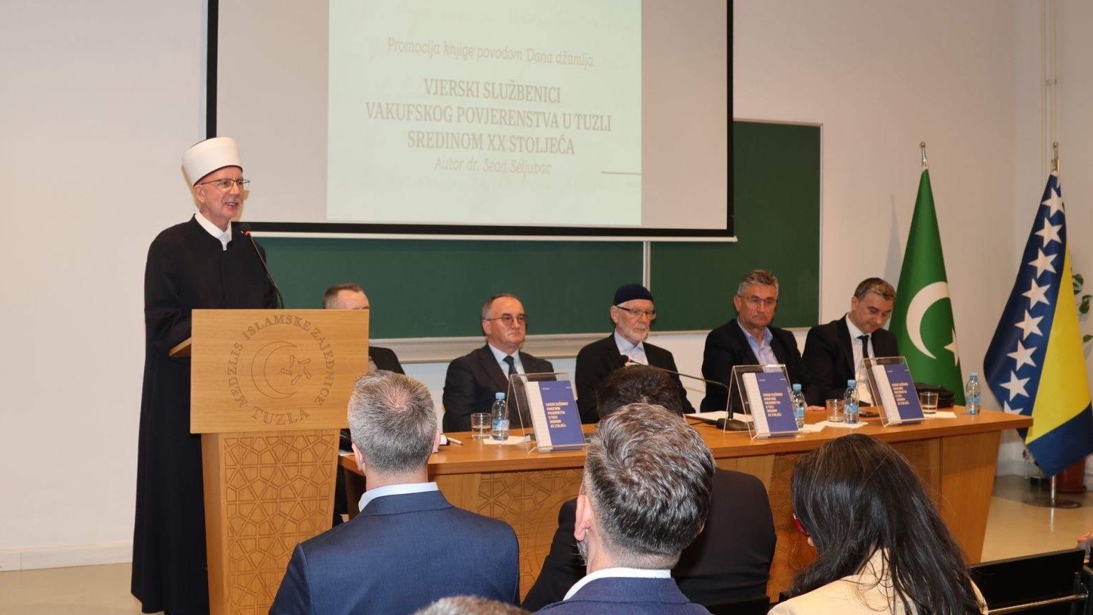 Promovisana knjiga "Vjerski službenici Vakufskog povjerenstva u Tuzli sredinom XX stoljeća" dr. Seada Suljubca