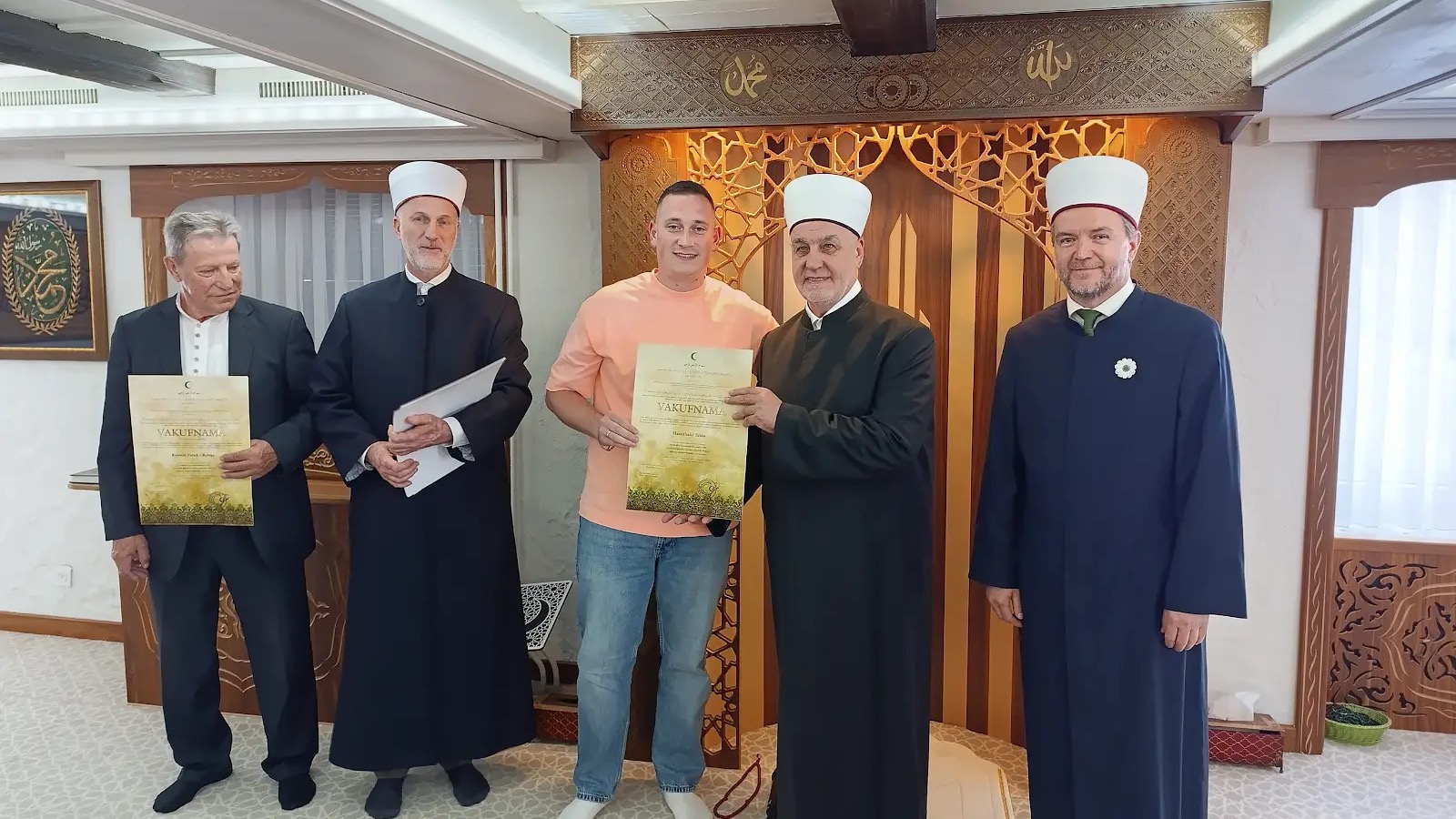 Švicarska: Reisul-ulema Kavazović dodijelio vakufname džematlijama koje su pomogle rad džemata Ricken