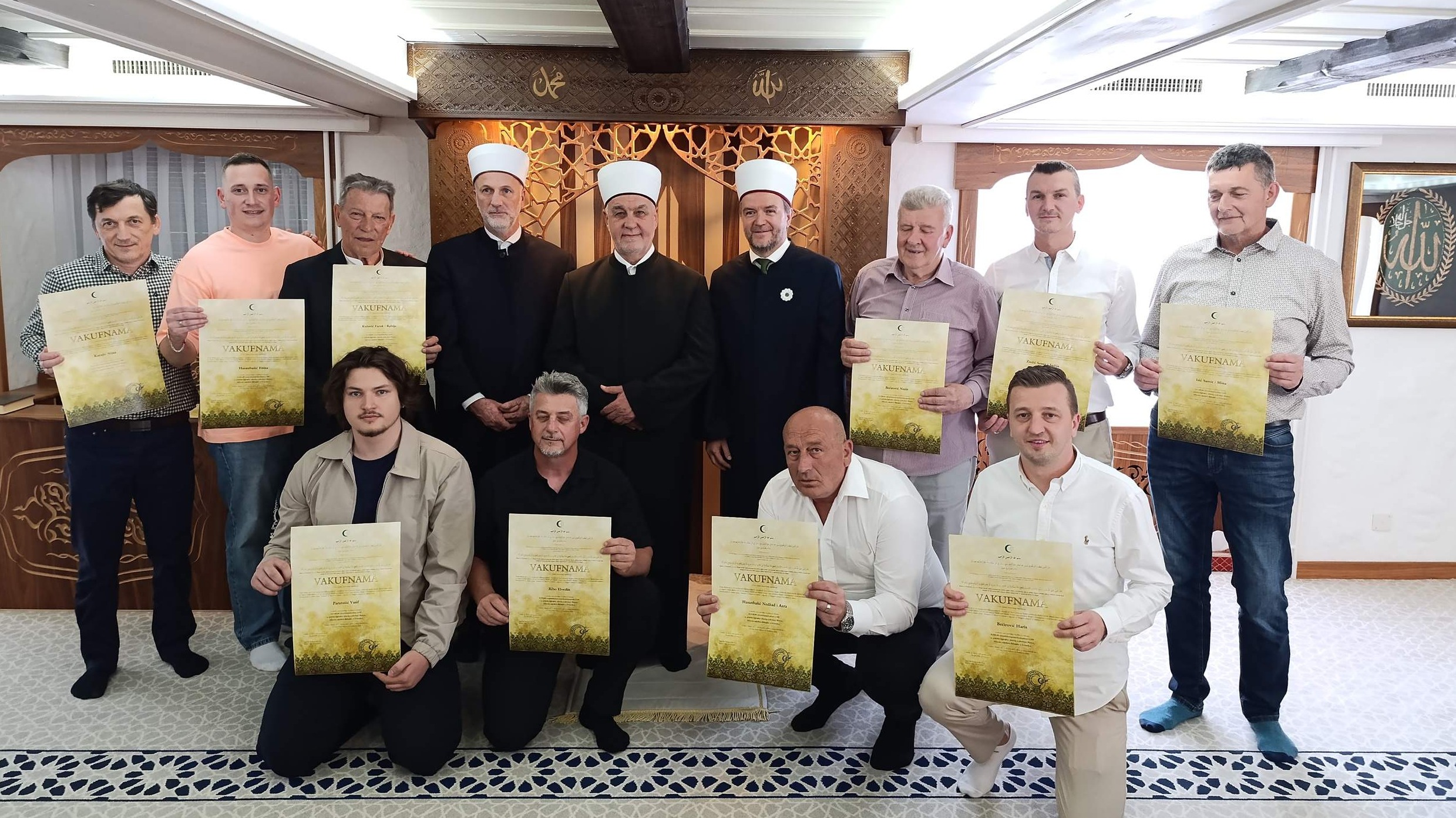 Švicarska: Reisul-ulema Kavazović dodijelio vakufname džematlijama koji su pomogli rad džemata Ricken