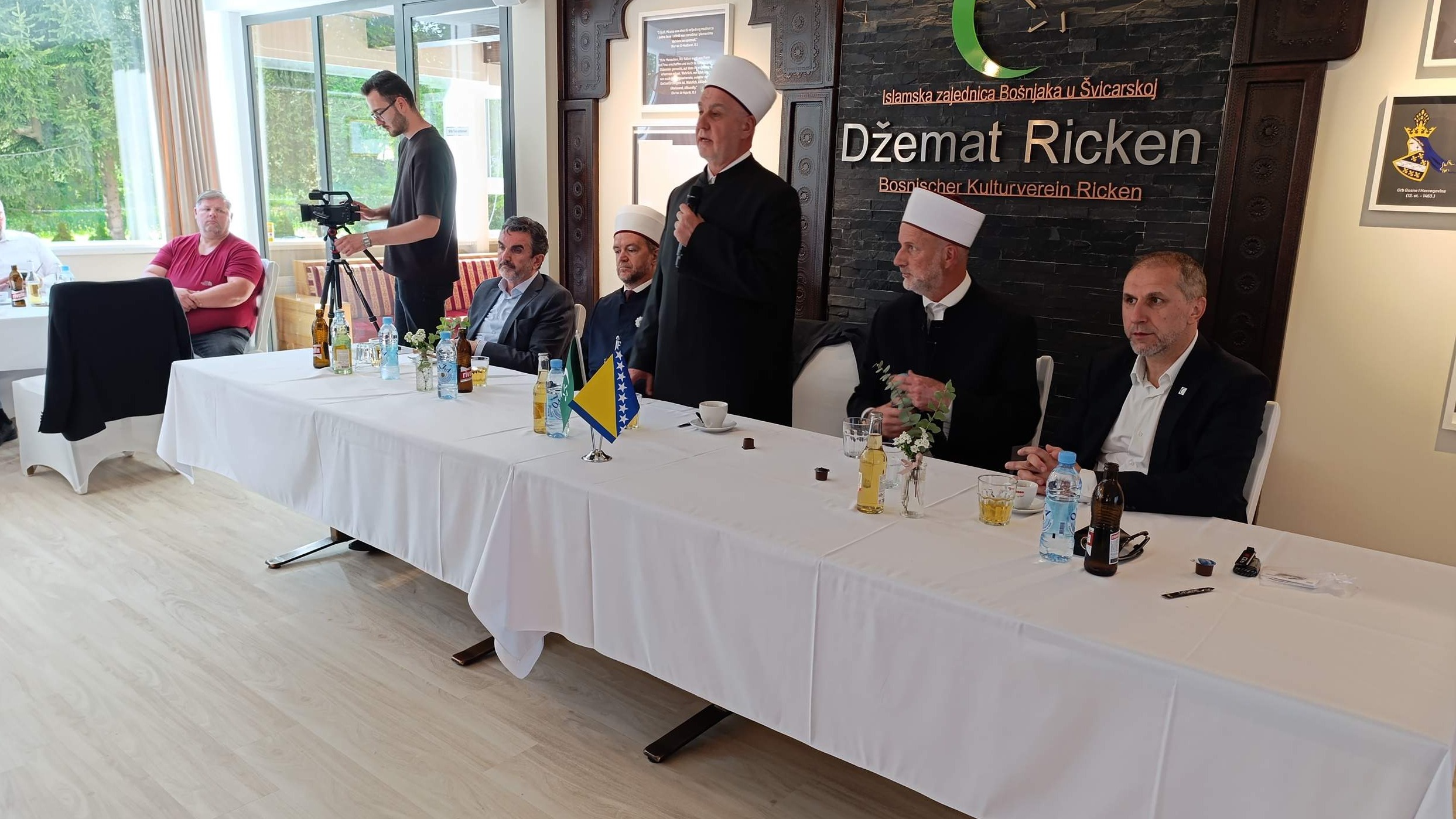 Sastanak reisul-uleme s imamima i članovima IO Islamske zajednice Bošnjaka u Švicarskoj
