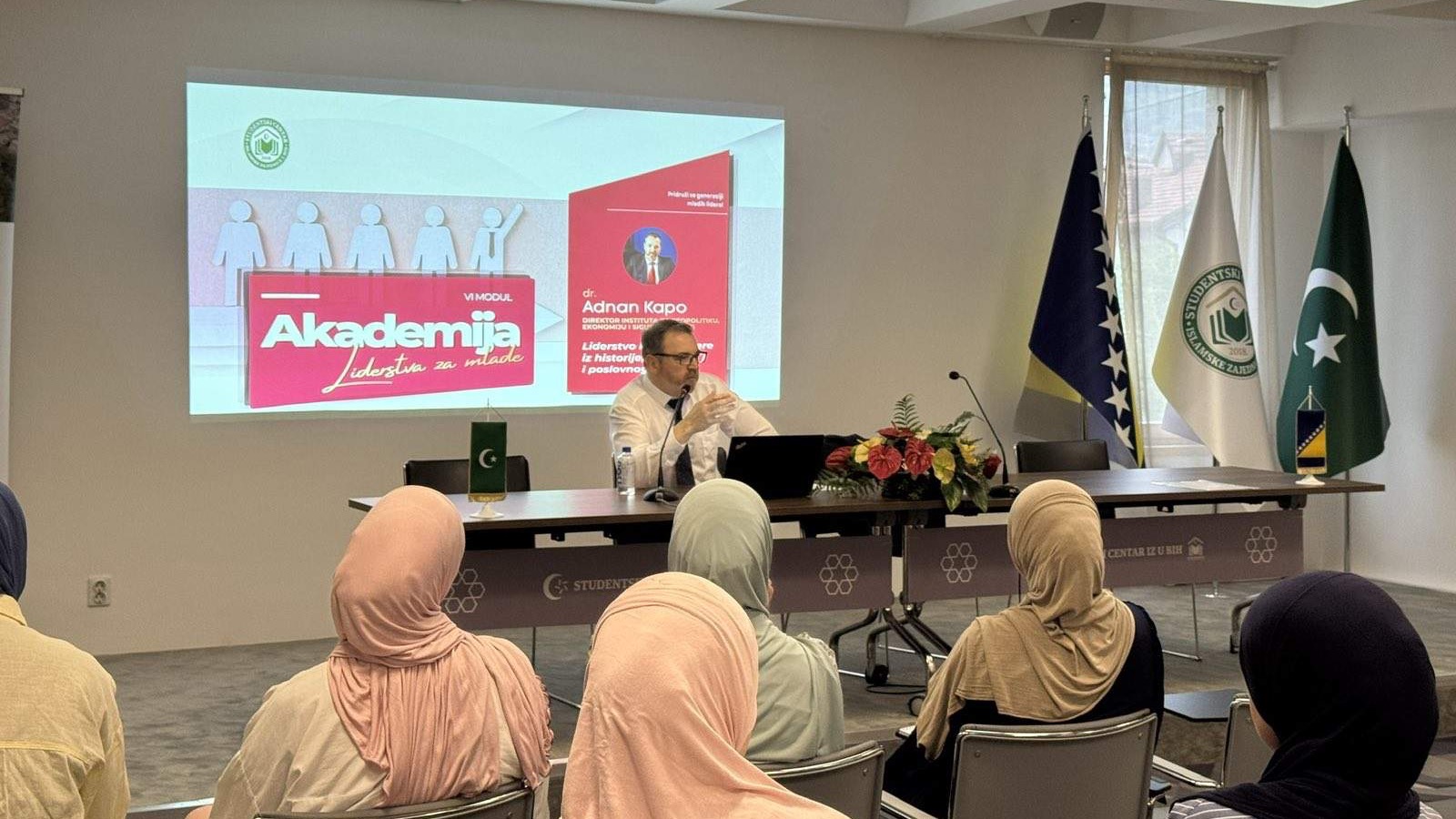 Dr. Adnan Kapo održao inspirativno predavanje u okviru Akademije liderstva za mlade