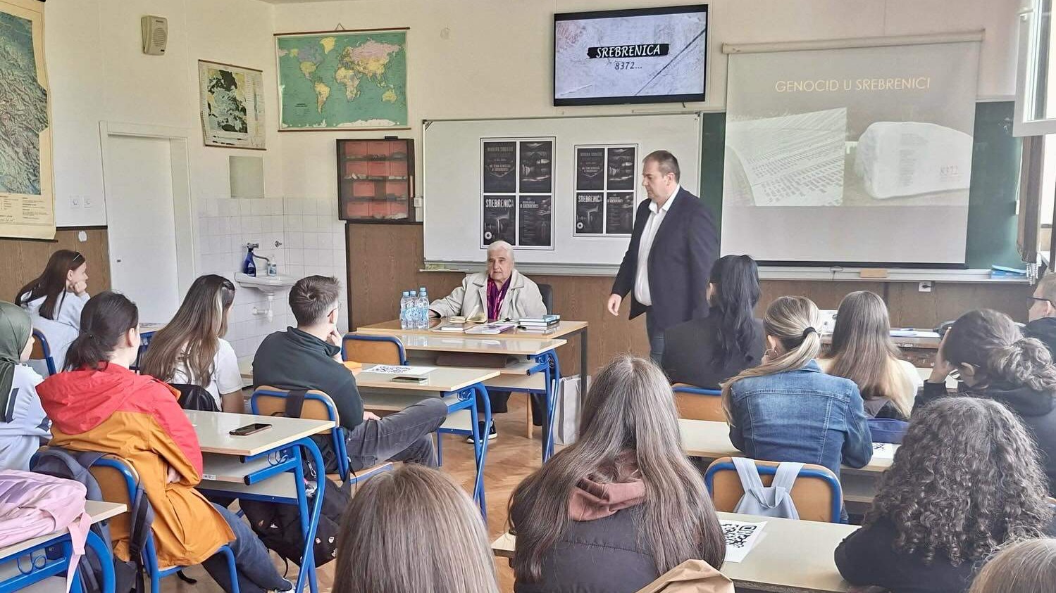 Munira Subašić održala predavanje o genocidu u Srebrenici učenicima gimnazije u Zavidovićima