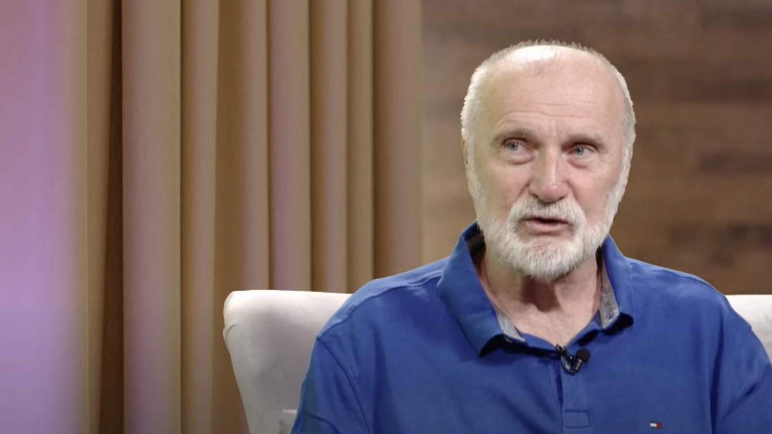 “Nemojte mi vjerovati linijom autoriteta”: Jedno studentsko sjećanje na Dževada Karahasana