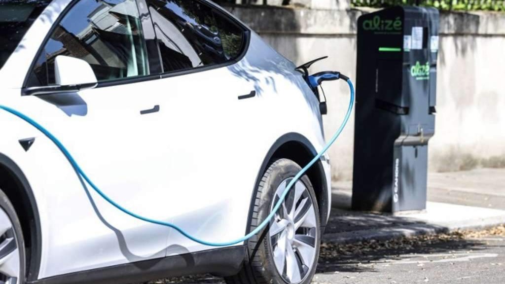 Porasla prodaja električnih automobila u Evropi zbog visokih cijena goriva