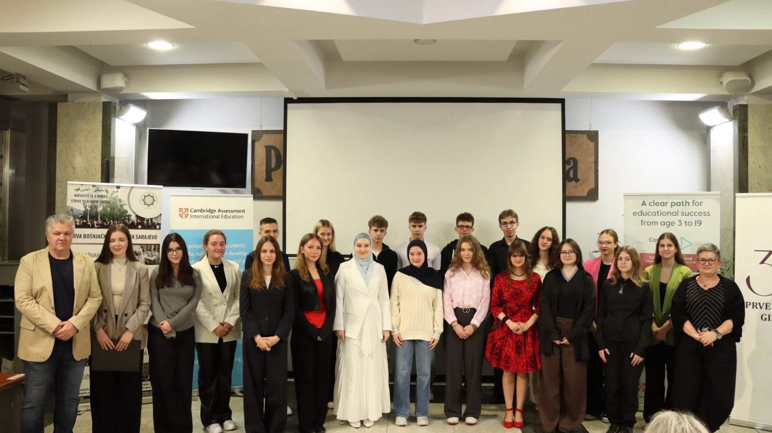 U Prvoj bošnjačkoj gimnaziji održana prezentacija multidisciplinarnog projekta učenika "Epruveta, kamera, akcija!"