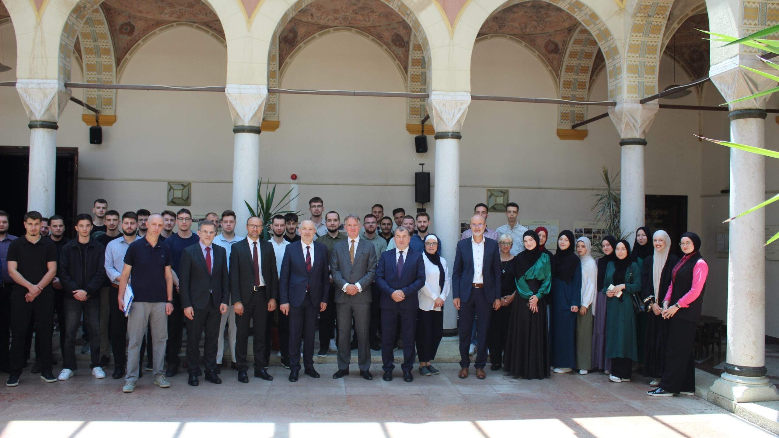 Ambasador Velike Britanije Julian Reilly održao predavanje na Fakultetu islamskih nauka