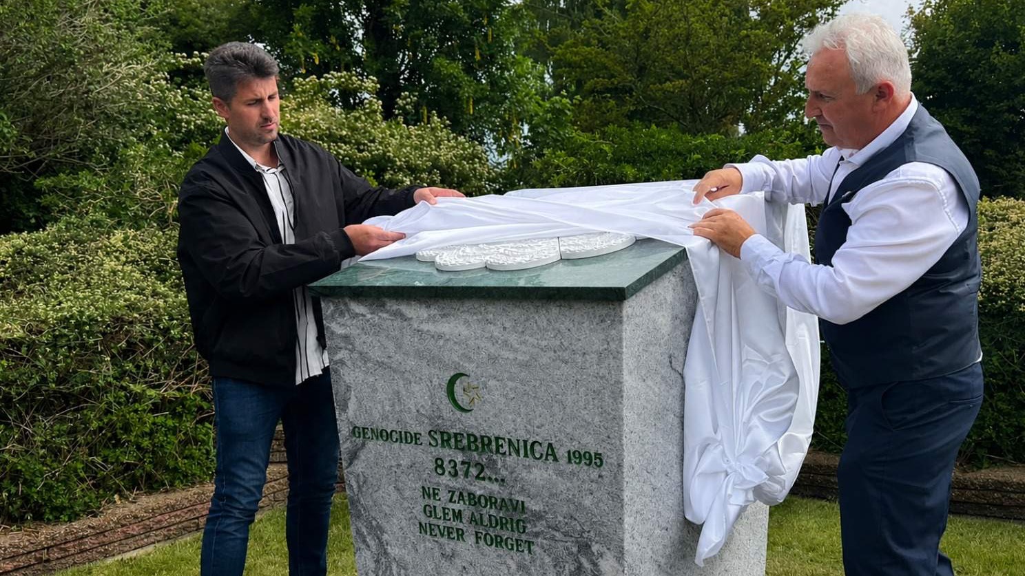 Danska: U Tønderu otkriven spomenik Cvijet Srebrenice