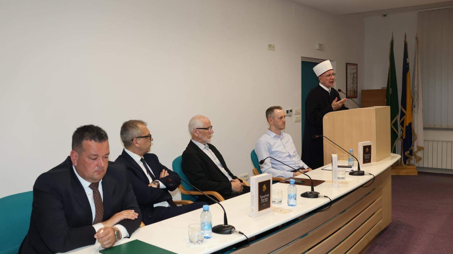 U Tuzli promovisana knjiga "Tumačenje Kur’ana za naše vrijeme": Poziv na dublje razumijevanje Božije riječi