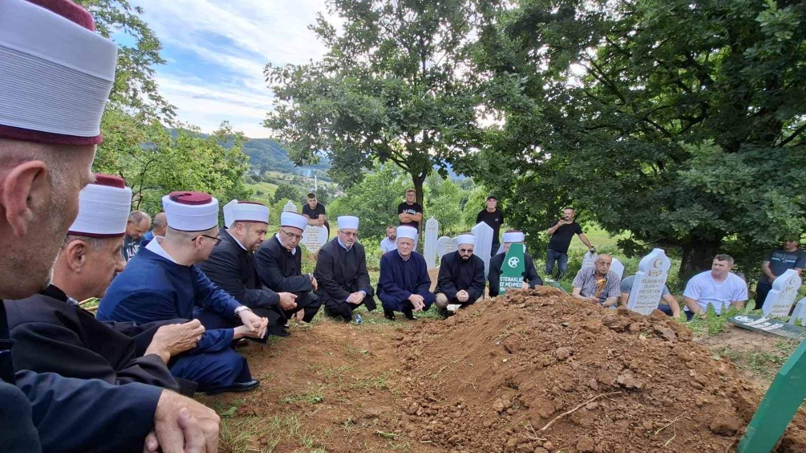 Veliki broj vjernika ispratio rahmetli Mehmed-ef. Stenaklića na bolji svijet