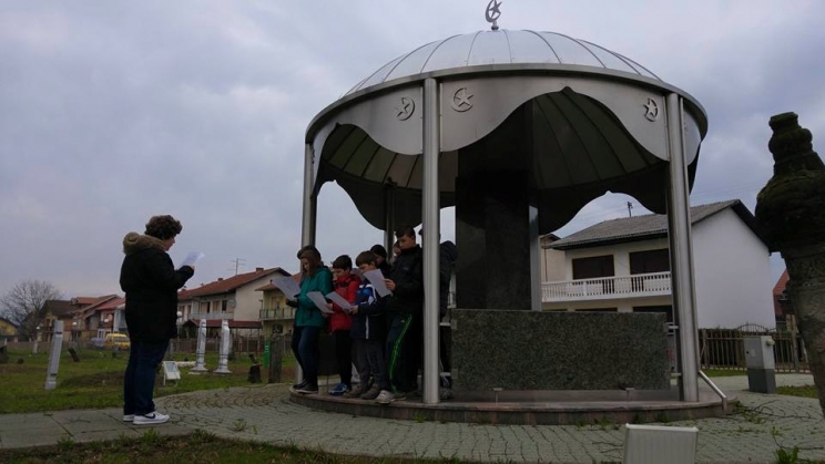 Prijedor: Mektebska nastava na šehidskom mezarju (FOTO)