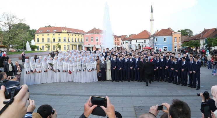 Ispraćaj 340. generacije Behram-begove medrese u Tuzli