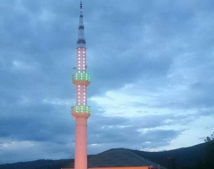 Amel Tuka donirao novac za obnovu kandilja na munari džamije u Modrinju