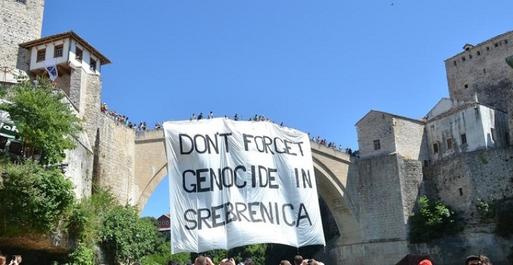 Skok bez aplauza sa Starog mosta za žrtve genocida u Srebrenici