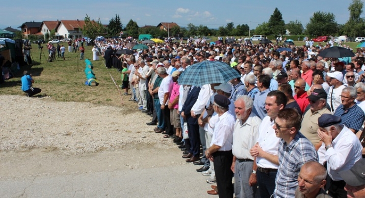 Petogodišnja žrtva prijedorskih zločinaca našla smiraj (FOTO/AUDIO)