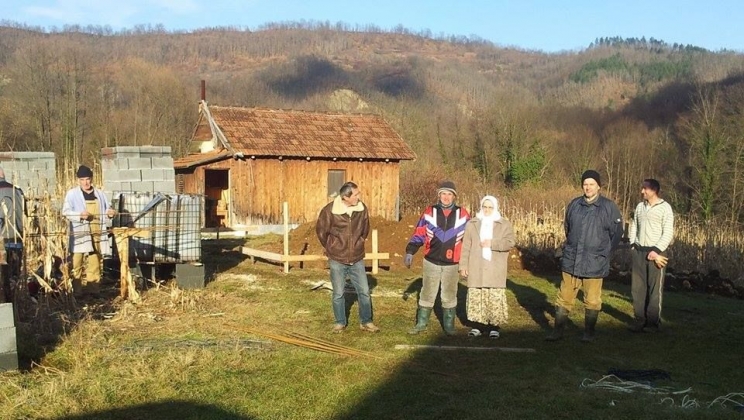 Glodi: Mještani grade kuću majci tri šehida