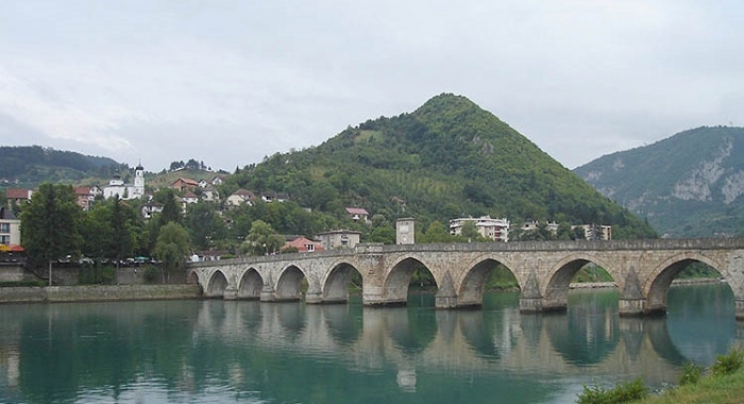 Žena-žrtva rata: Osuda postavljanja krsta ruskim dobrovoljcima kod Višegrada