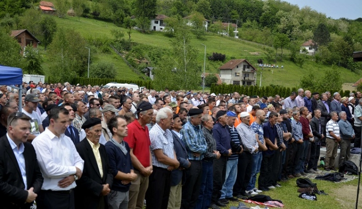 Na šehidskom mezarju Veljaci klanjana dženaza šehidima Bratunca