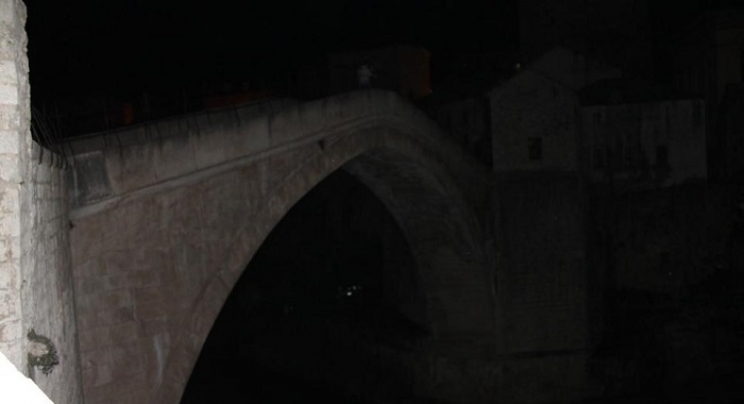 Mostar tuguje: Stari most večeras u mraku