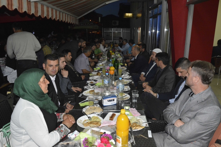 Iftar na otvorenom, u centru Bratunca