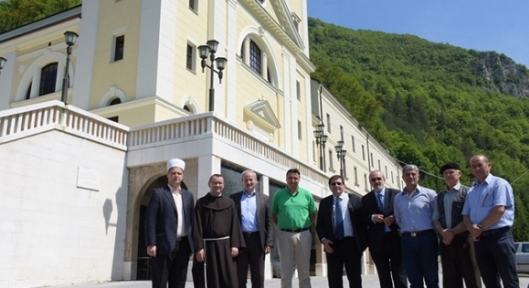 Kraljeva Sutjeska - Donacija franjevačkom samostanu i džamiji