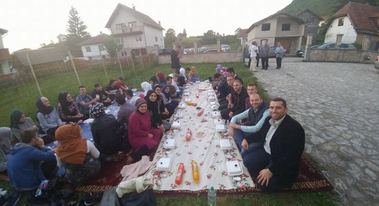 Iftar u Knežini (PHOTO)