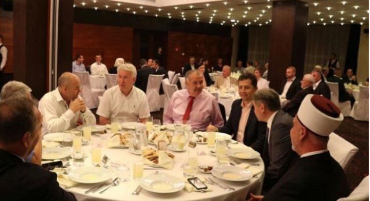 Reisu-l-ulema Kavazović organizirao iftar za privrednike i poručio: Zaposlite što više ljudi